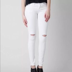 White KanCan Low Rise Ripped Knee Skinny Jeans Size 30